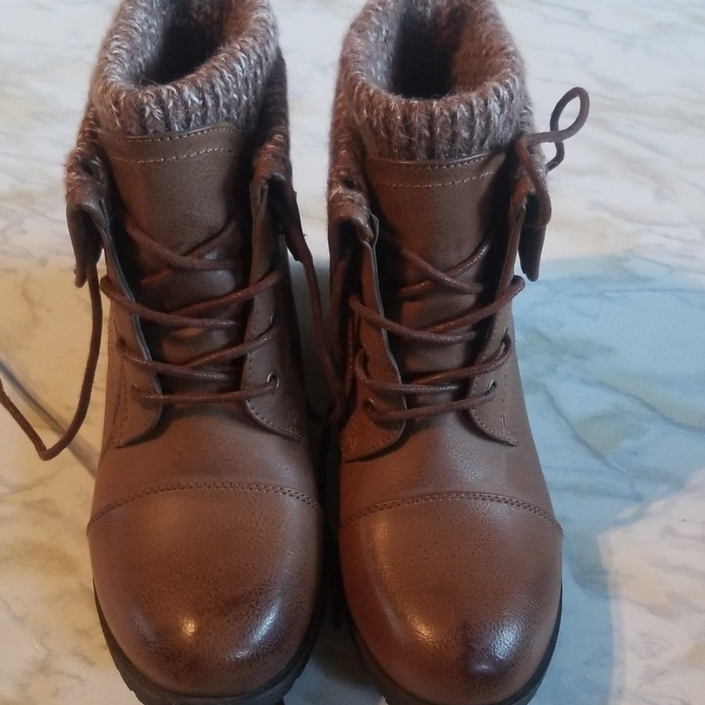 Jessica Cline boots